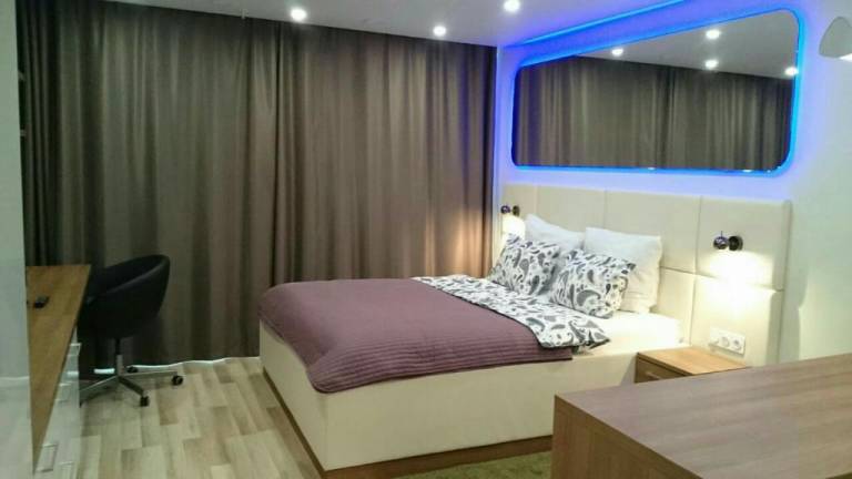 Apartment Yes Gold