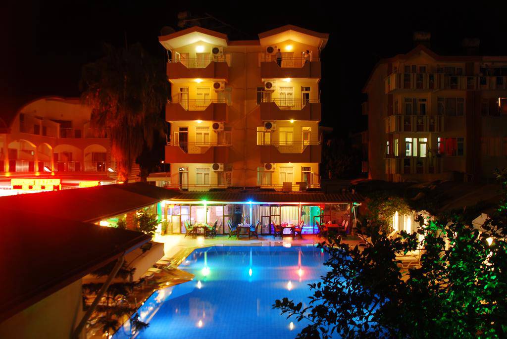 Side Orientt Apartments
