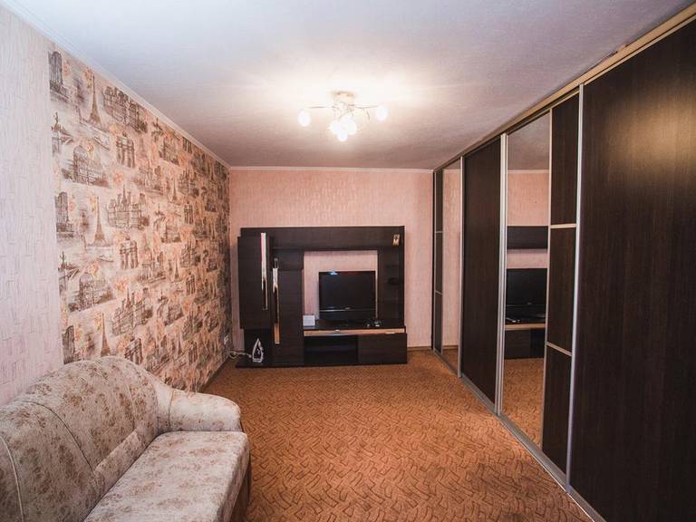 Apartment on Kirova st. 105