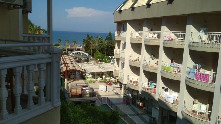 Hotel Iz Flower Side Beach