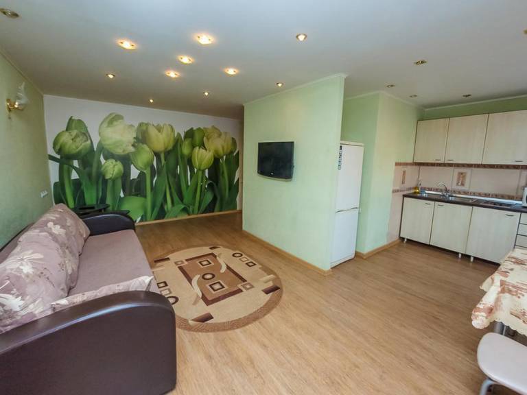 Aliance Apartment at Parizhskoy Kommuny 5-1
