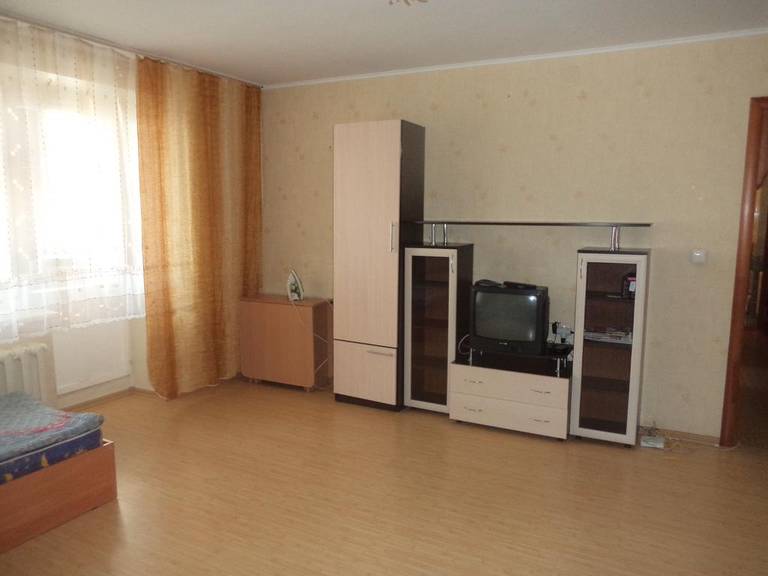 Apartment on Komsomolskaya 8