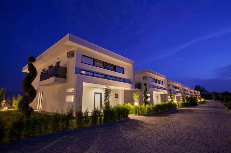 Ada Villas Beverly Hills