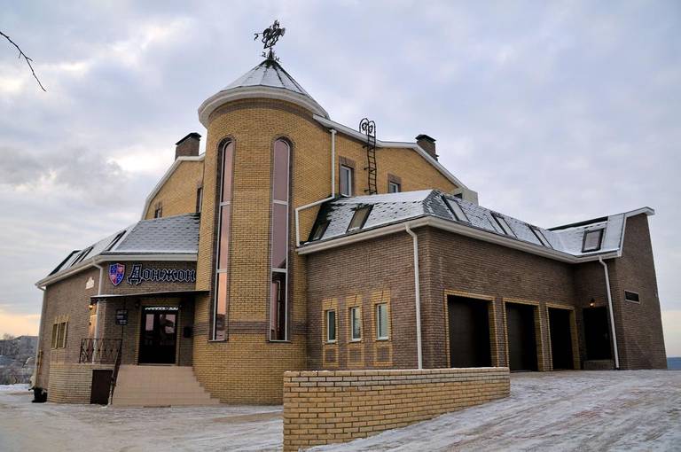 Donjon Hotel
