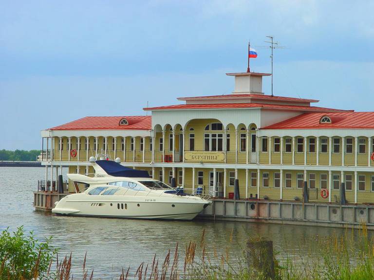 Floating Hotel Bereginya