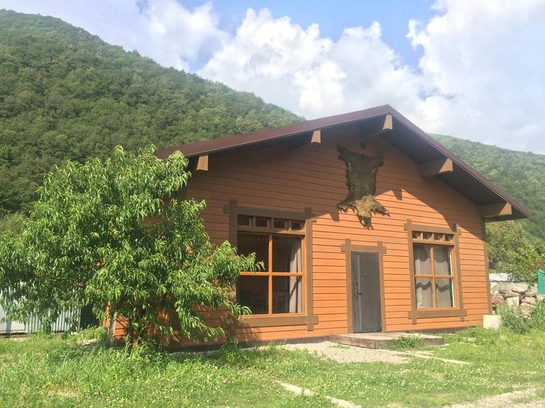 Medvezhiy Dom Guest House