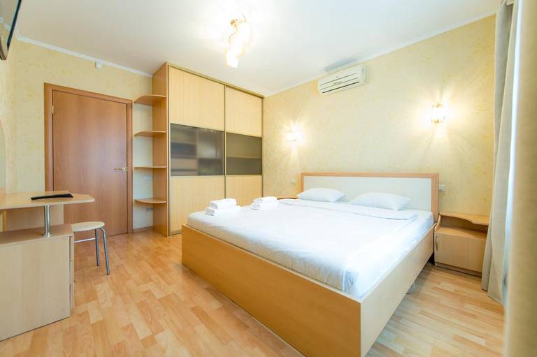 Apartment 3 Internatsionala 94а