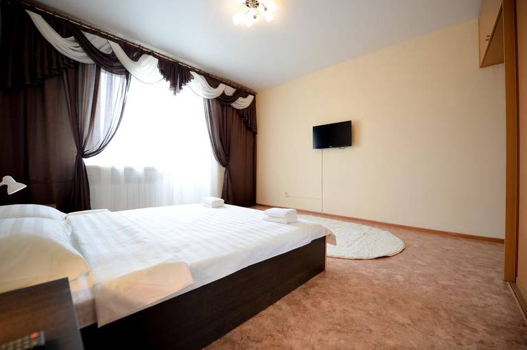 Central 3 Bedroom Apartment on Kirova