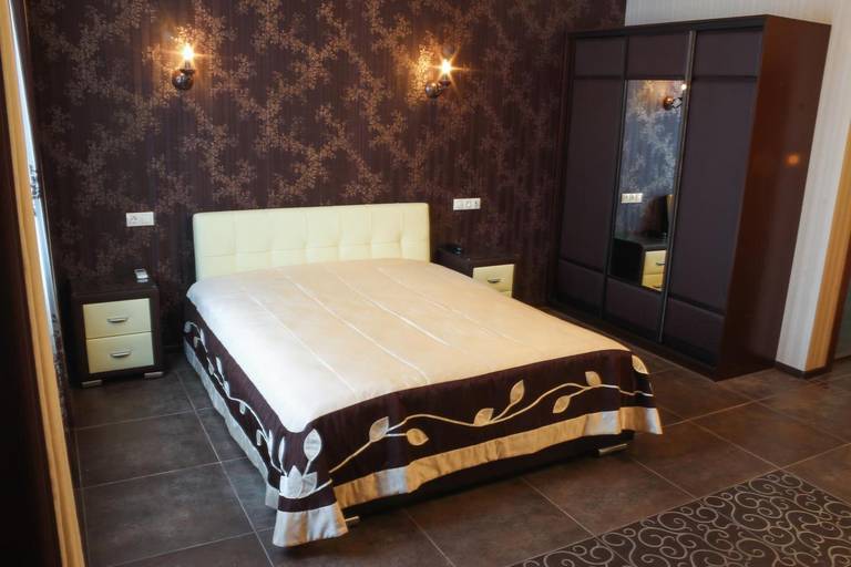 Guest House On Narodnaya