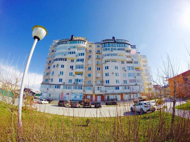 Apartment on 40 let Pobedy 1b