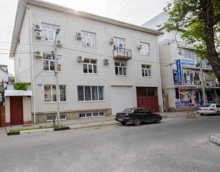 Guest house on Krasnozelyoniy street