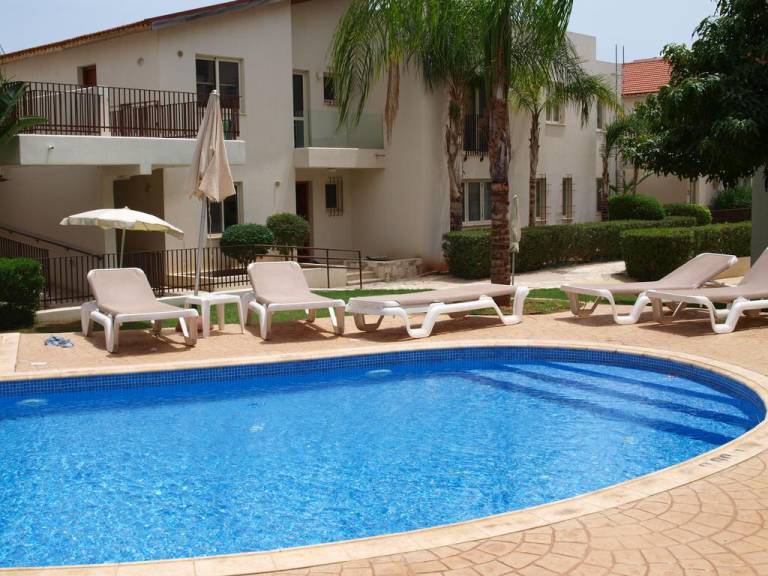 Pool Side Apartment Oroklini