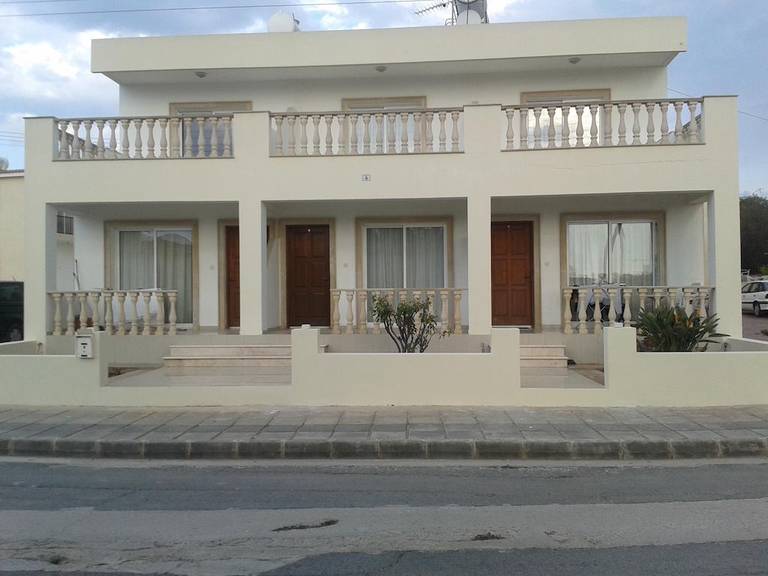 Pari Holiday Apartments