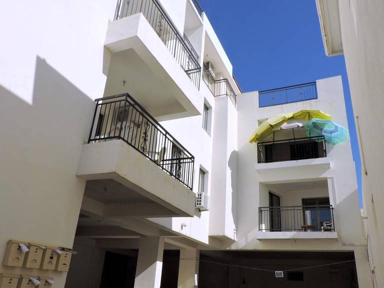 Zambas Court
