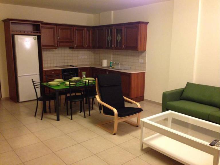 Lakis Court