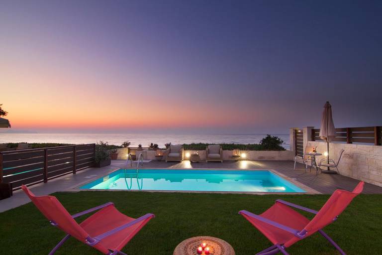 Iris, Luxury Beach Front Residence