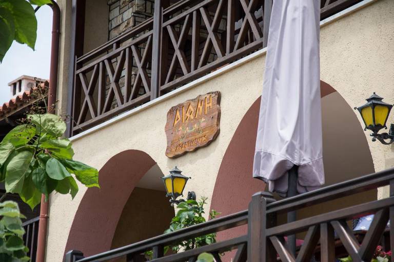 Dioni Apartments