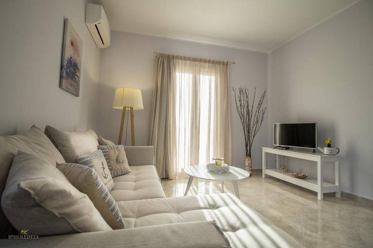 Iphimedeia Apartments & Suites