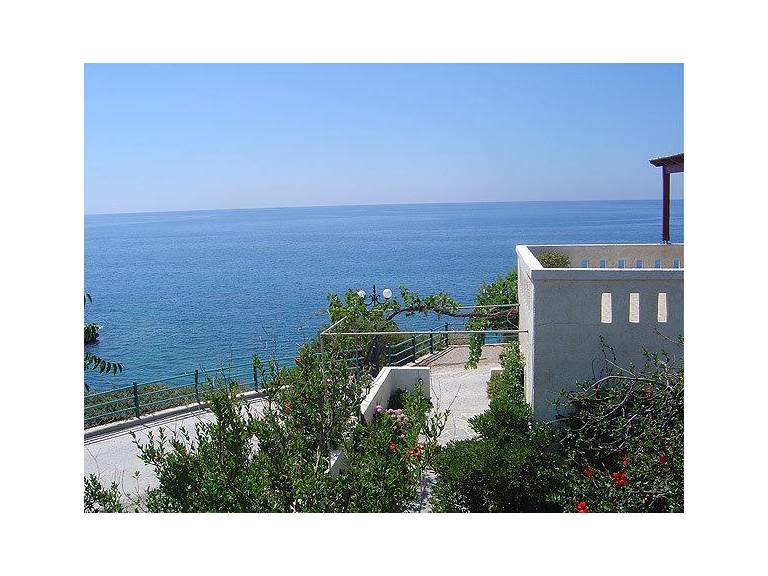 Akrotiri Apartments