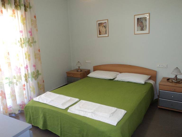 Violeta Apartments
