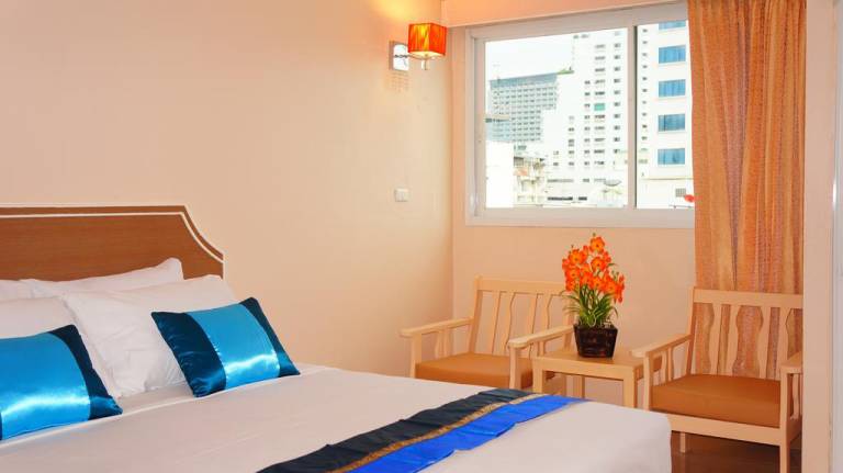 J TWO S Pratunam Hotel