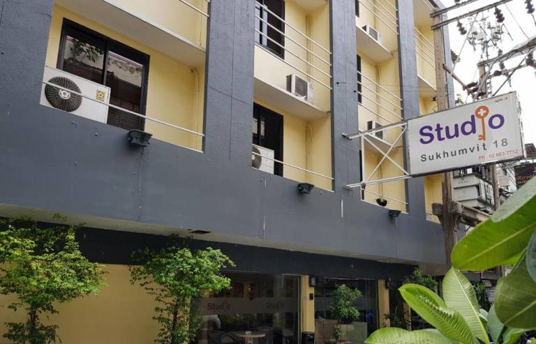 Studio Sukhumvit 18 by iCheck inn