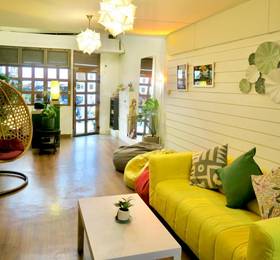 Silom Bird House в Бангкоке