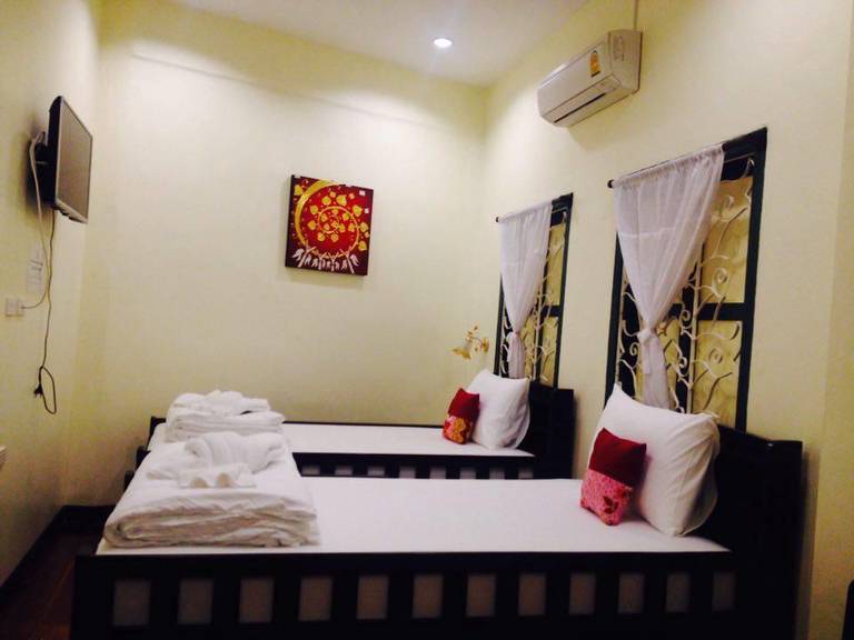 Srisomboon Hostel