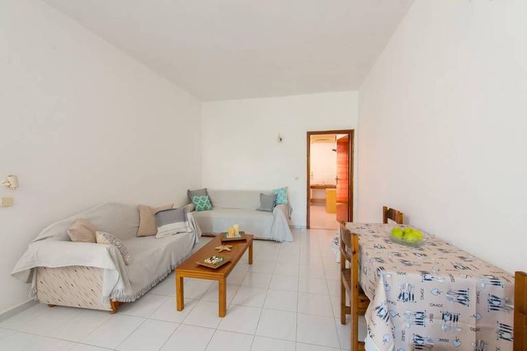 Merryland Studios & Apartments