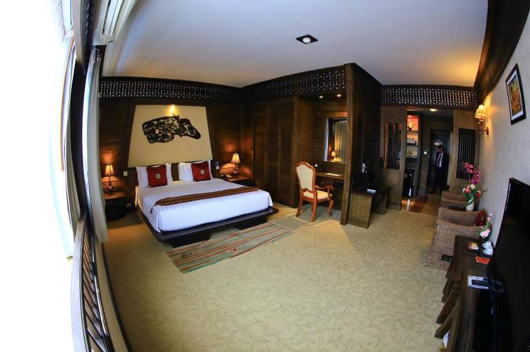 Ruean Phae Royal Park Hotel