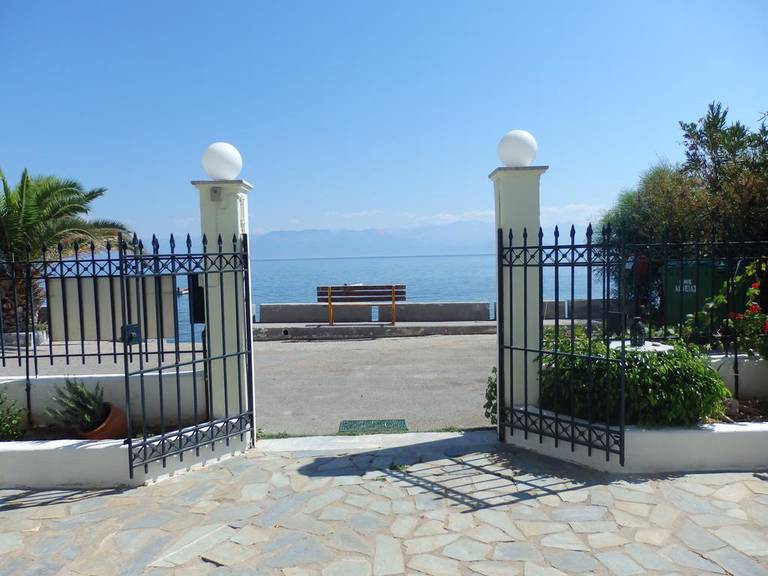 Iris Apartments