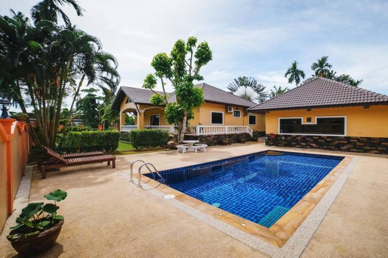 5 Bedrooms Pool Villa behide Phuket Zoo