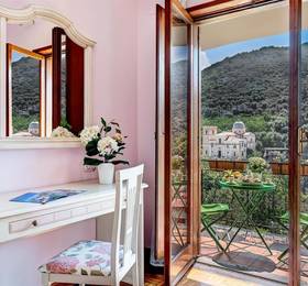 La Casa Dei Fiori в Вико-Экуенсе