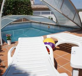 Ibiza Style Pool Villa in Sitges. в Ситжесе