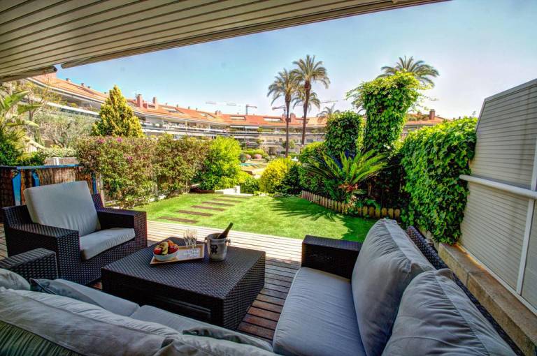 Apartment Passeig Maritim by HelloApartments