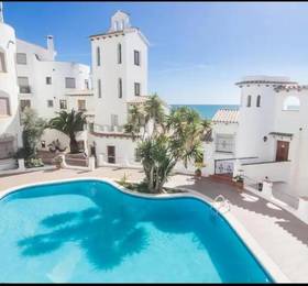 Apartamento sobre el mar в Ситжесе