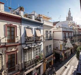 Puerta Catedral Studios в Севилье