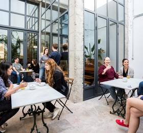 Туры в Black Swan Hostel Sevilla в Испании