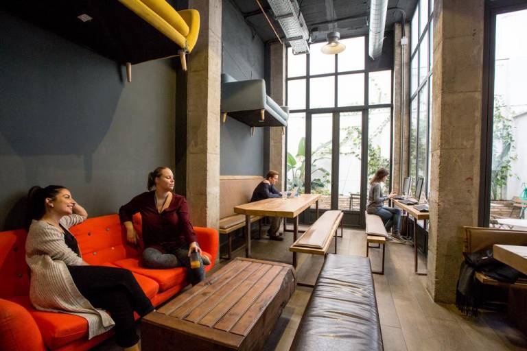 Black Swan Hostel Sevilla