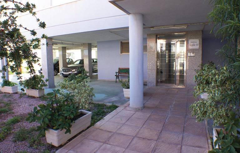 Two-Bedroom Apartment Santa Pola with Sea view 07