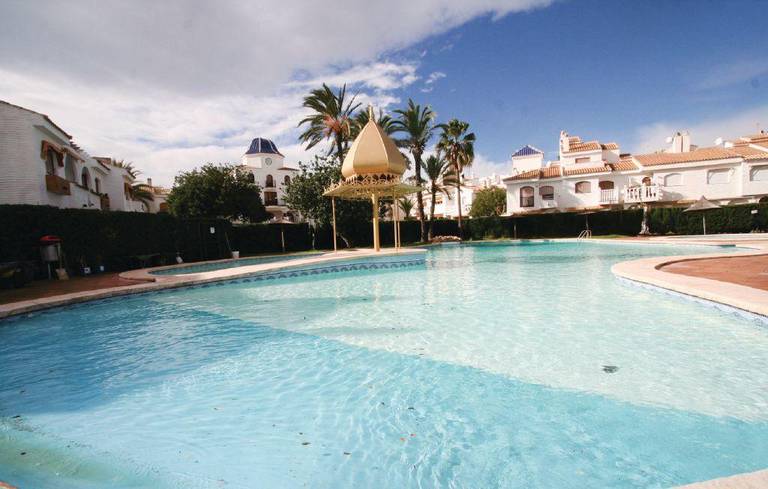 Three-Bedroom Holiday home Santa Pola with an Outdoor Swimming Pool 05