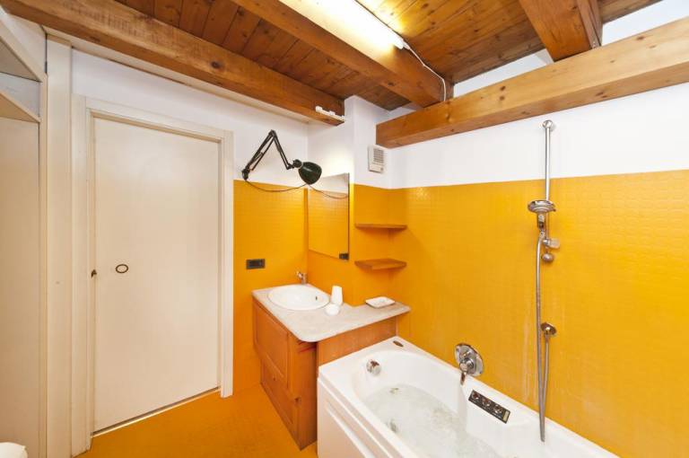 Venice Samoro Jacuzzi