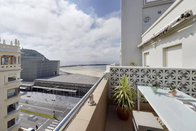 Beach House 2 Apartment by FeelFree Rentals