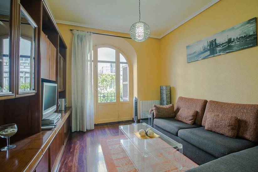 Apple by People Rentals Испания, Сан-Себастьян