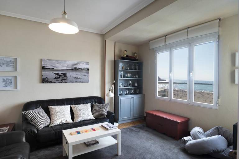 Ocean Beach - IB. Apartments