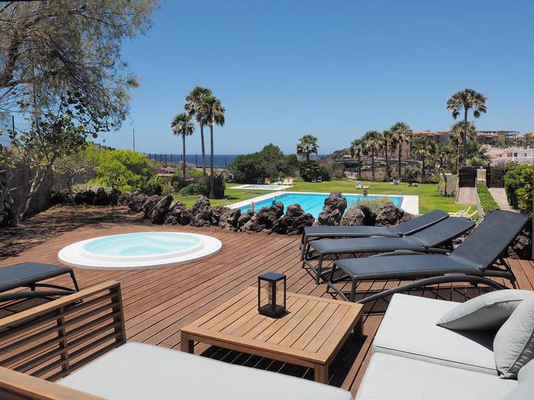 11 Holiday Homes