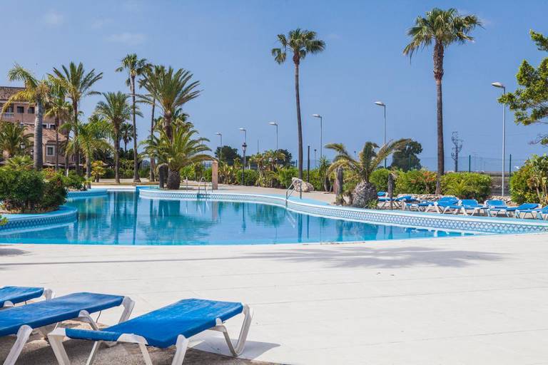 Apartamentos Turisticos Bahia Sur