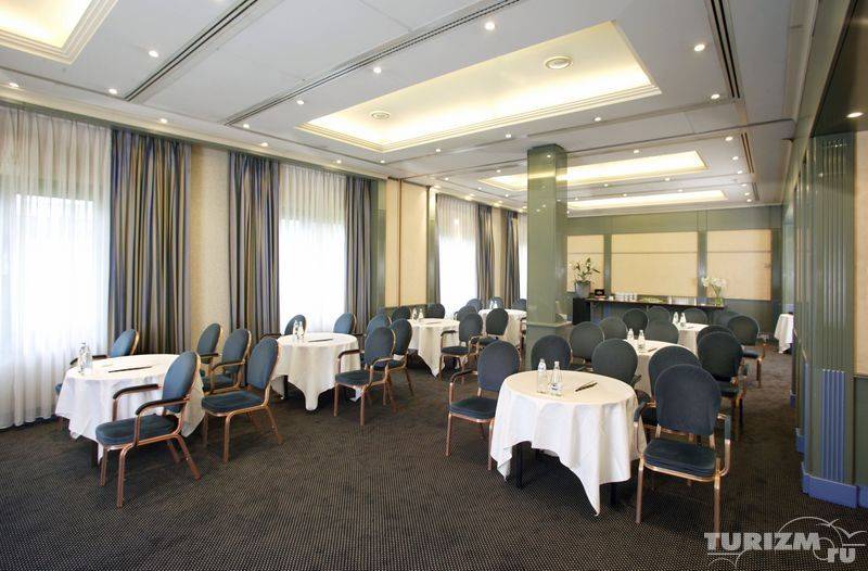 Hilton Amsterdam Airport Schiphol 5* Нидерланды, Амстердам