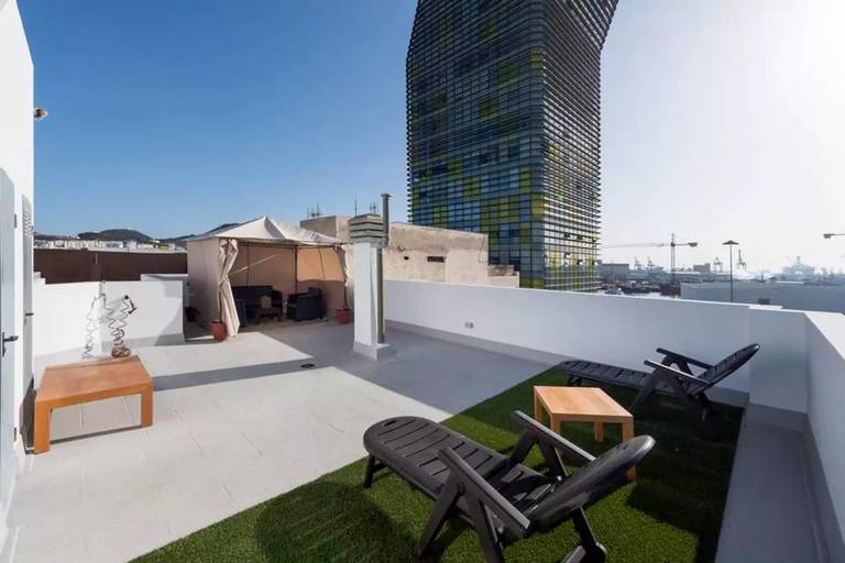Beach Apartment & Rooftop Lounge