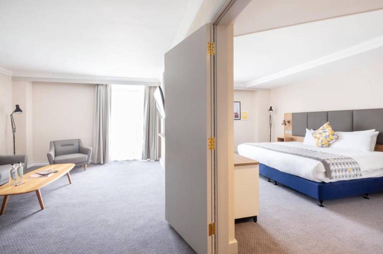 Holiday Inn City